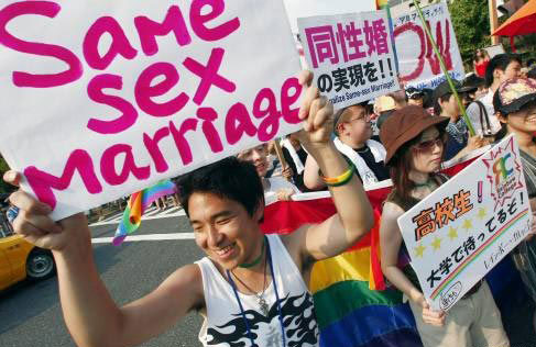 Miles de homosexuales en marcha en Japón 10