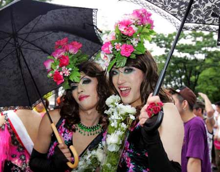 Miles de homosexuales en marcha en Japón 4