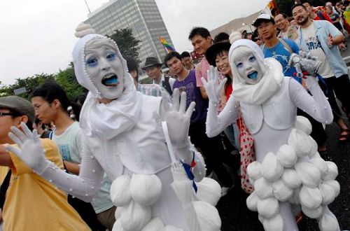 Miles de homosexuales en marcha en Japón 6