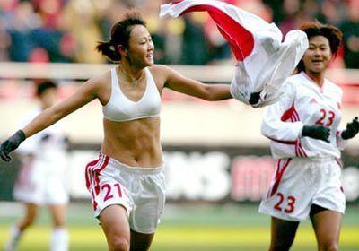 Las mujeres futbolistas locas 009