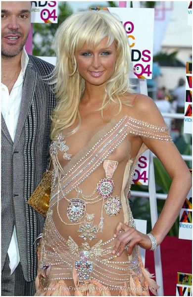 Nueve faldas más atractivas de Paris Hilton en este verano 2