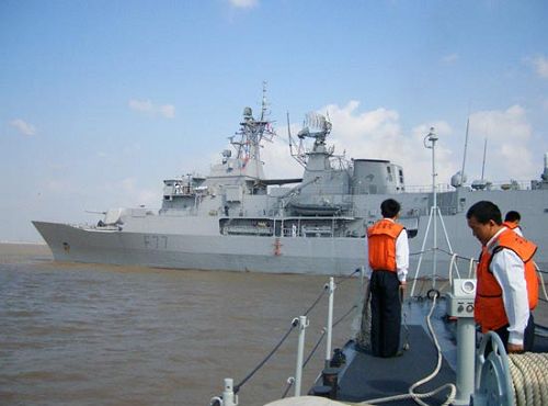 Fragata de Marina de Nueva Zelanda visita metrópoli oriental china 3