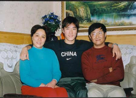 Fotos de Liuxiang y sus padres 3