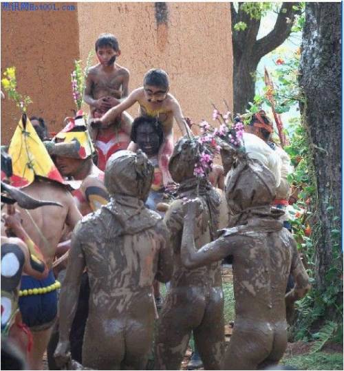 Residentes desnudos de una tribu misteriosa en China 9