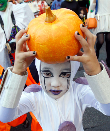 Terribles escenas en Conmemoración del Día de los Muertos en Japón 3