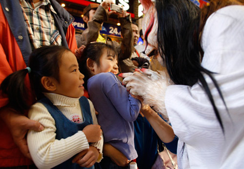 Terribles escenas en Conmemoración del Día de los Muertos en Japón 4