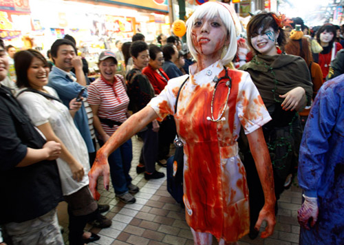 Terribles escenas en Conmemoración del Día de los Muertos en Japón 6