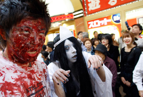 Terribles escenas en Conmemoración del Día de los Muertos en Japón 7