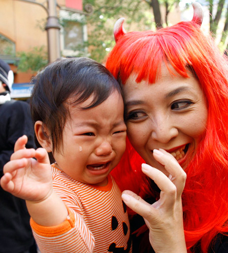 Terribles escenas en Conmemoración del Día de los Muertos en Japón 10