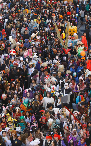 Terribles escenas en Conmemoración del Día de los Muertos en Japón 14