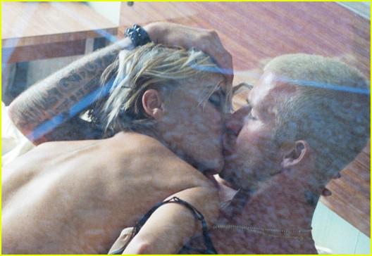 Fotos privadas, Beckham desnudo,Victoria en dormitorio 004