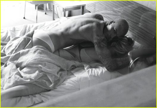 Fotos privadas, Beckham desnudo,Victoria en dormitorio 005