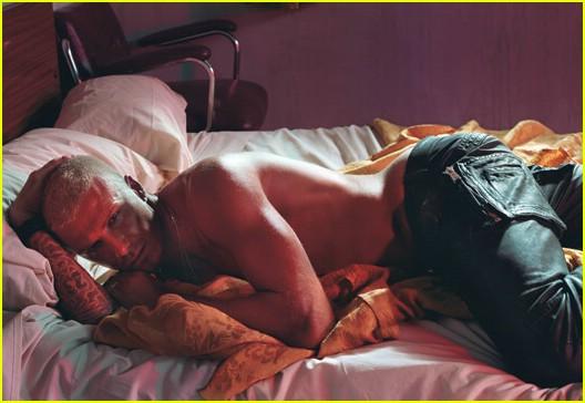 Fotos privadas, Beckham desnudo,Victoria en dormitorio 010