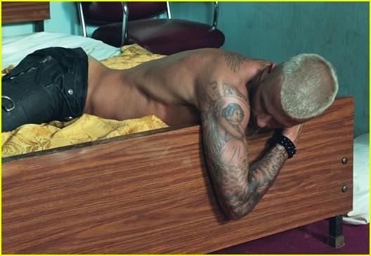 Fotos privadas, Beckham desnudo,Victoria en dormitorio 011