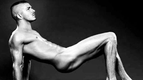 Fotos desnudas de David Bekham en revista para homosexuales 1