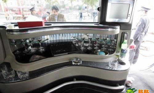 H2 Hummer Limousine Interior 006