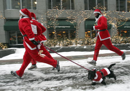 Santa Claus divirtiéndose antes de trabajar 002