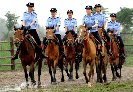 Guapas mujeres policías 2