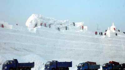 Escultura de nieve más alta del mundo casi terminada 1