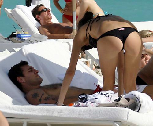 Christian Vieri y su novia están de vacaciones en la playa 5