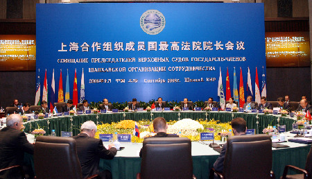 En septiembre de 2006 se celebra en Shanghai la reunión de los presidentes de los tribunales supremos de los países miembros de la Organización de Cooperación de Shanghai. El tribunal supremo de China fortalece constantemente los intercambios y la cooperación con contrapartes extranjeras.