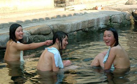 Baño desnudo al aire libre en China 003