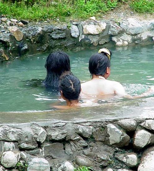 Baño desnudo al aire libre en China 004