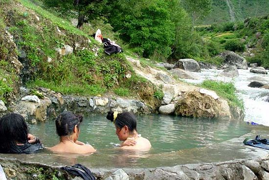 Baño desnudo al aire libre en China 005
