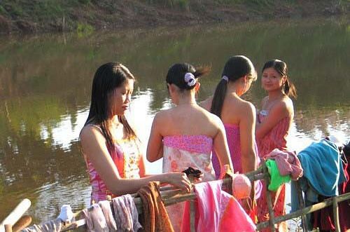 Baño desnudo al aire libre en China 011