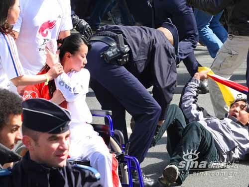 El momento más emocionado en el relevo de la antorcha olímpico 2