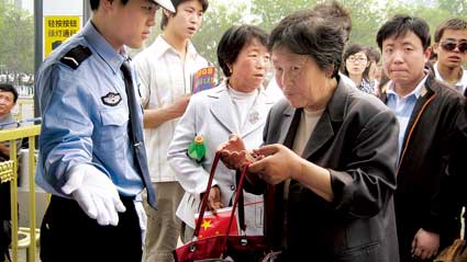 Beijing intensifica seguridad en Plaza Tian'anmen ante cercanía de Juegos Olímpicos 1