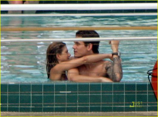 Jennifer Aniston pasó tiempo con su amante en la piscina 2