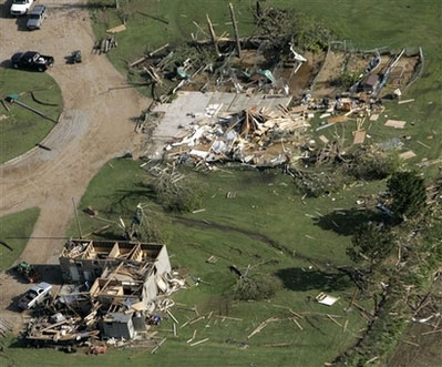 Sube a 22 cifra de muertos por tornado en Estados Unidos 7