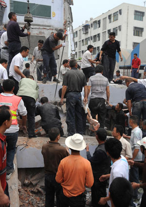 Casi 900 estudiantes sepultados por terremoto en suroeste de China 4
