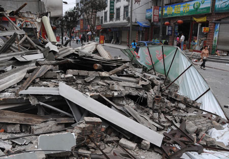 Casi 900 estudiantes sepultados por terremoto en suroeste de China 6