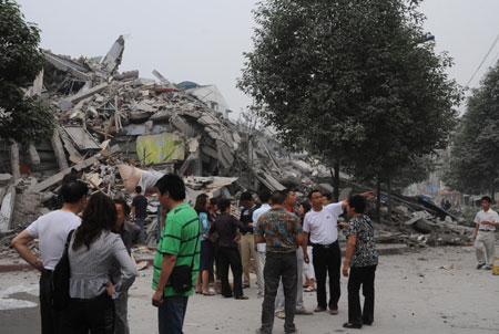 Casi 900 estudiantes sepultados por terremoto en suroeste de China 8