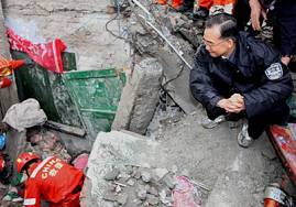 Премьер Госсовета КНР Вэнь Цзябао занят работой по ликвидации последствий землетрясения в провинции Сычуань