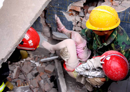 Tras el terremoto: rescate rápido sigue 30