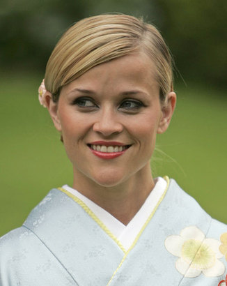 Reese Witherspoon en kimono durante su visita a Japón 1