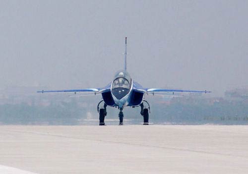 China desarrolla nuevo avión de entrenamiento supersónico 2
