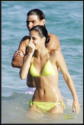 Rafael Nadal disfruta de tiempo en la playa con su novia sexy 5