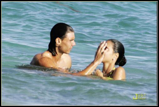 Rafael Nadal disfruta de tiempo en la playa con su novia sexy 7