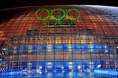 Cinco anillos olímpicos iluminan el Centro Nacional3