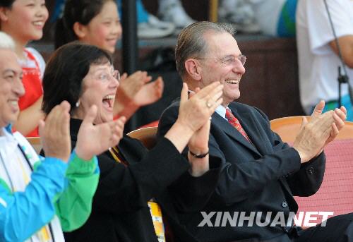 Beijing 2008: Rogge asiste al izado de la bandera belga en la Villa Olímpica 4
