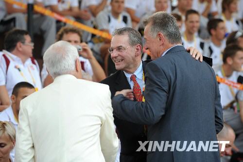 Beijing 2008: Rogge asiste al izado de la bandera belga en la Villa Olímpica 5