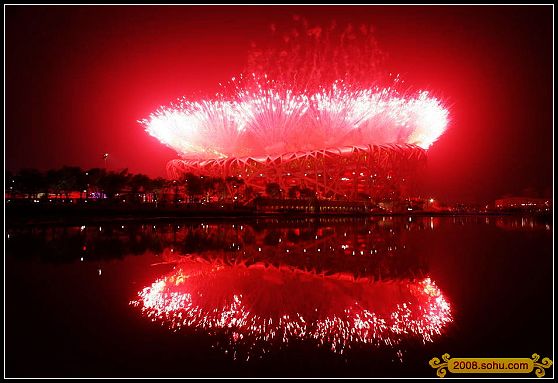 Fuegos artificiales iluminan el Nido de Pájaros 6