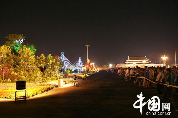 Vista nocturna de Plaza Tian´anmen, Beijing 9