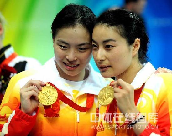 Guo Jingjing y Wu Minxia ganan medalla de oro en sincronizados 3m en JJOO de Beijing 2