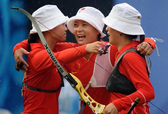 China gana la medalla de plata de equipo de tiro de arco 1