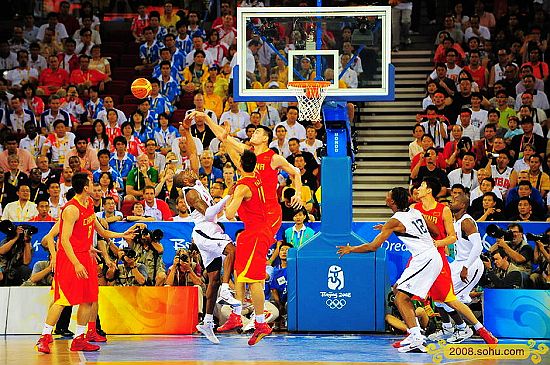 Momentos en la competencia de baloncesto de EEUU y China 2